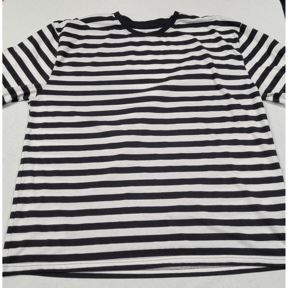 Hot Topic Men's Black and White Striped Long-sleeve Crewneck T-shirt Size 2XL